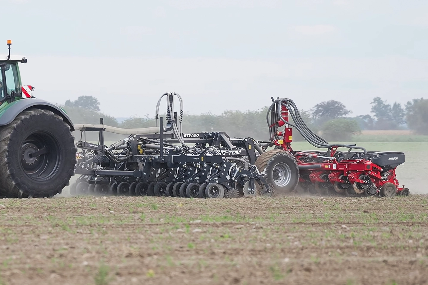 Anbau- und Sämaschine STW agro maschine Arbeit im Feld