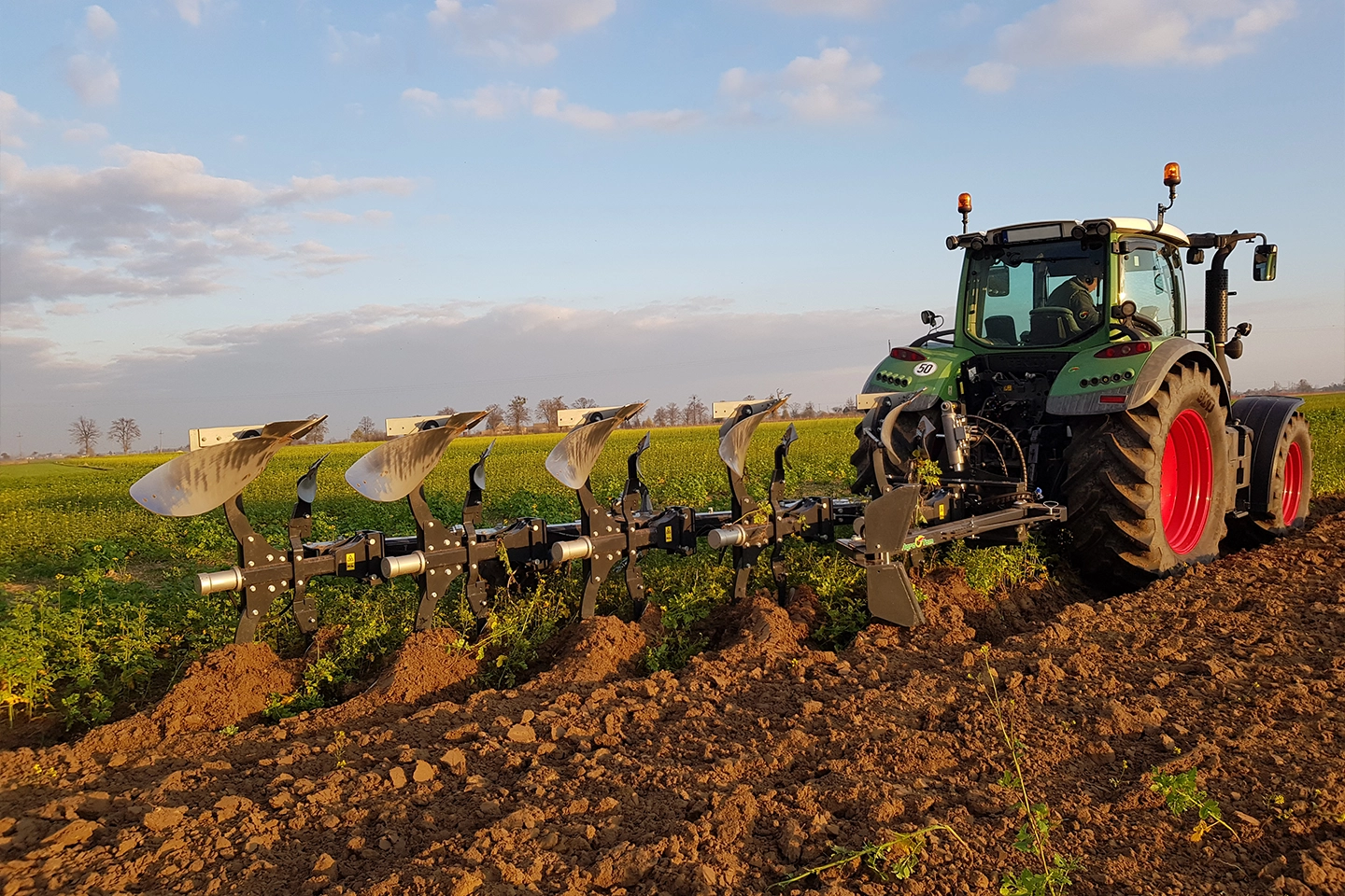 Drehpflug für große Traktoren - Video - landmaschinen - Agrotom.de