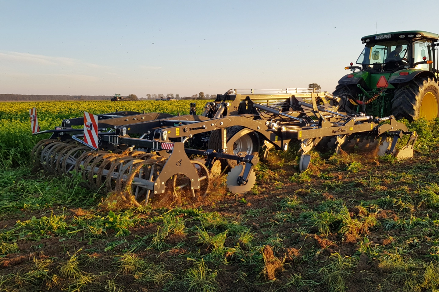Multifunktionsgrubber BWH landmaschine Arbeit im Feld