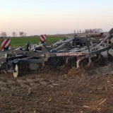 Pflug und Bodenbearbeitungsgeraete APH Premium fuer sehr Farmen