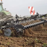 Pflug und Bodenbearbeitungsgeraete APH Premium fuer sehr grosse Farmen landmaschine