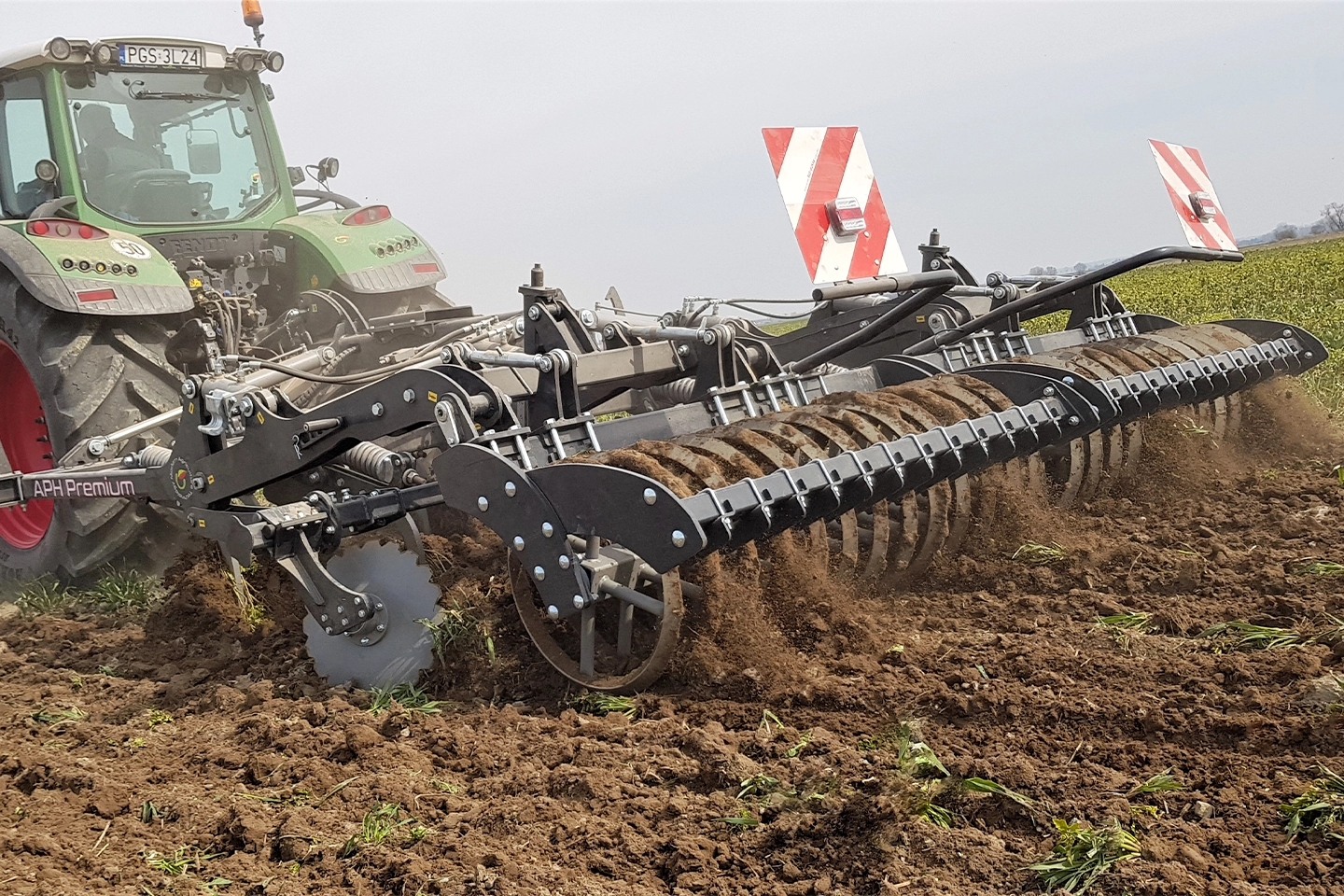 Pflug und Bodenbearbeitungsgeraete APH Premium fuer sehr grosse Farmen landmaschine