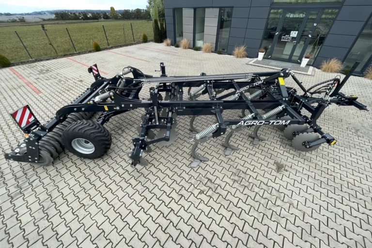 Pflug- und Bodenbearbeitungsgeräte APW Breite 4 m