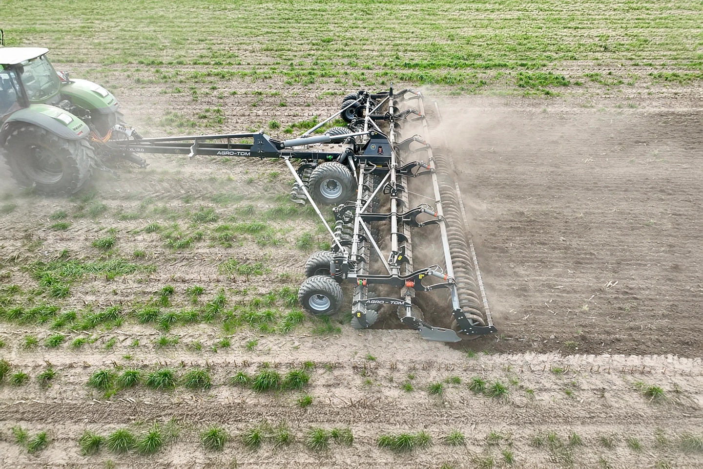 Scheibenegge Scheibenaggregat ATH XL Arbeit im Feld
